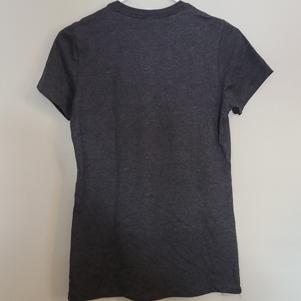 B1G1 Free Bella Gray T-shirt NWOT - Picture 2 of 3